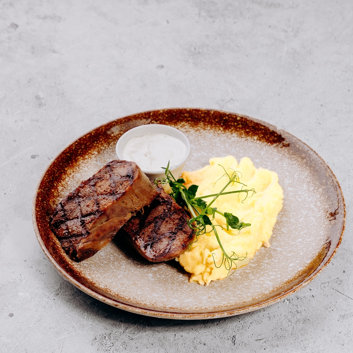 Язык на гриле