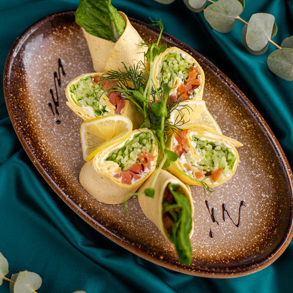 Рулетики с подкопченой неркой