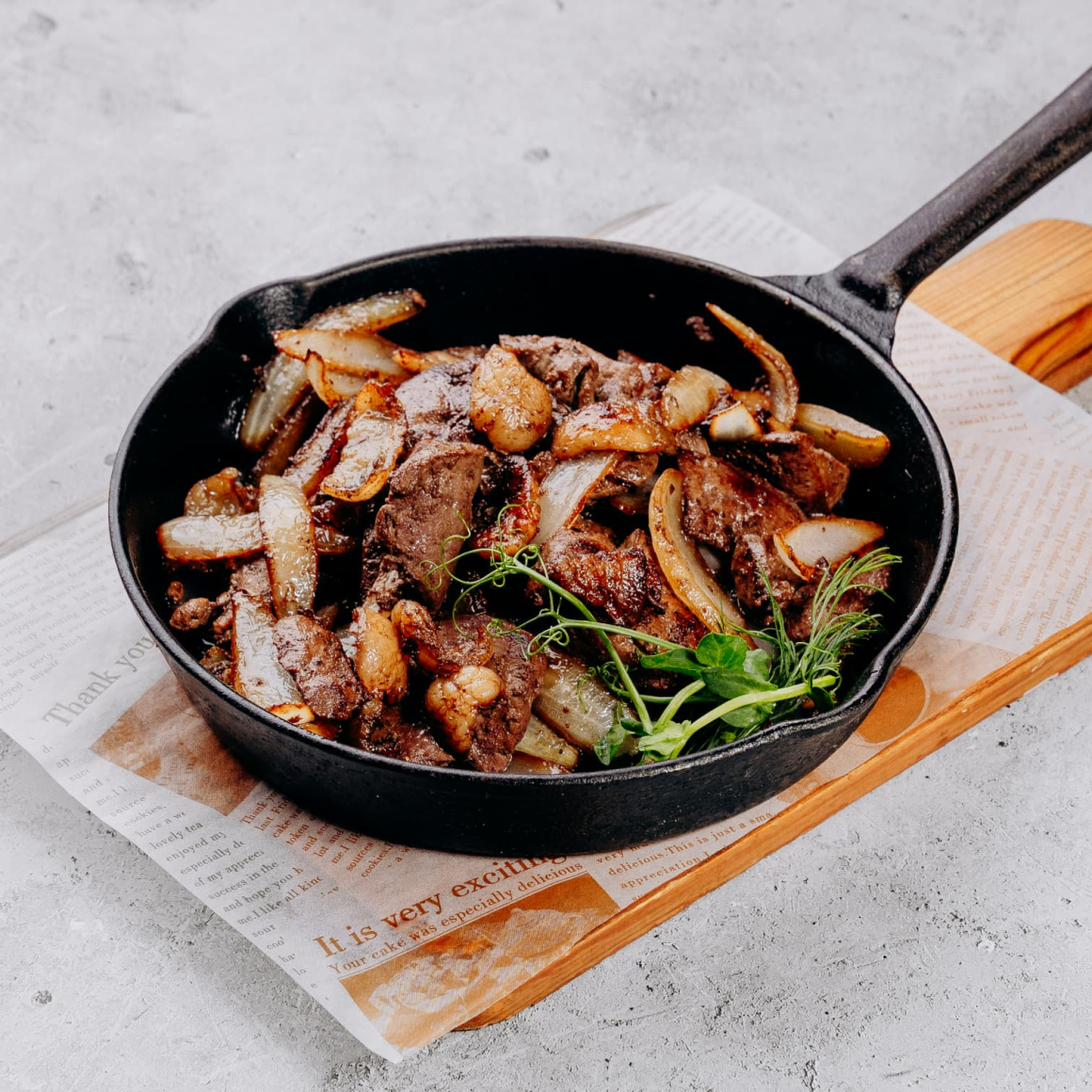 Печень	ягнёнка	жареная	на	курдючном	сале с	луком